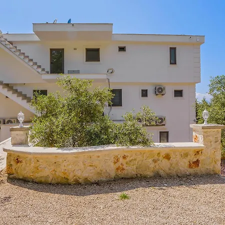 Villa Avantgarde-1
